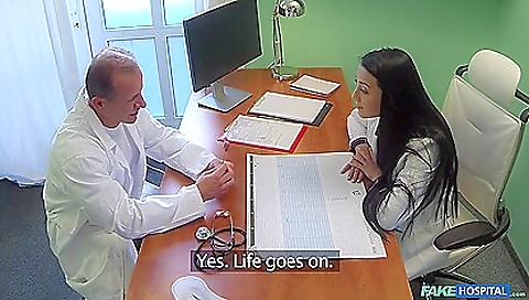 Sexy blonde amateur fucks andim oven