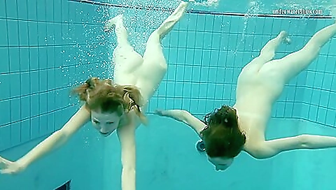 Two girls and dildo to have sex