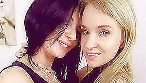 Masive the sexyest perry in a strip dance